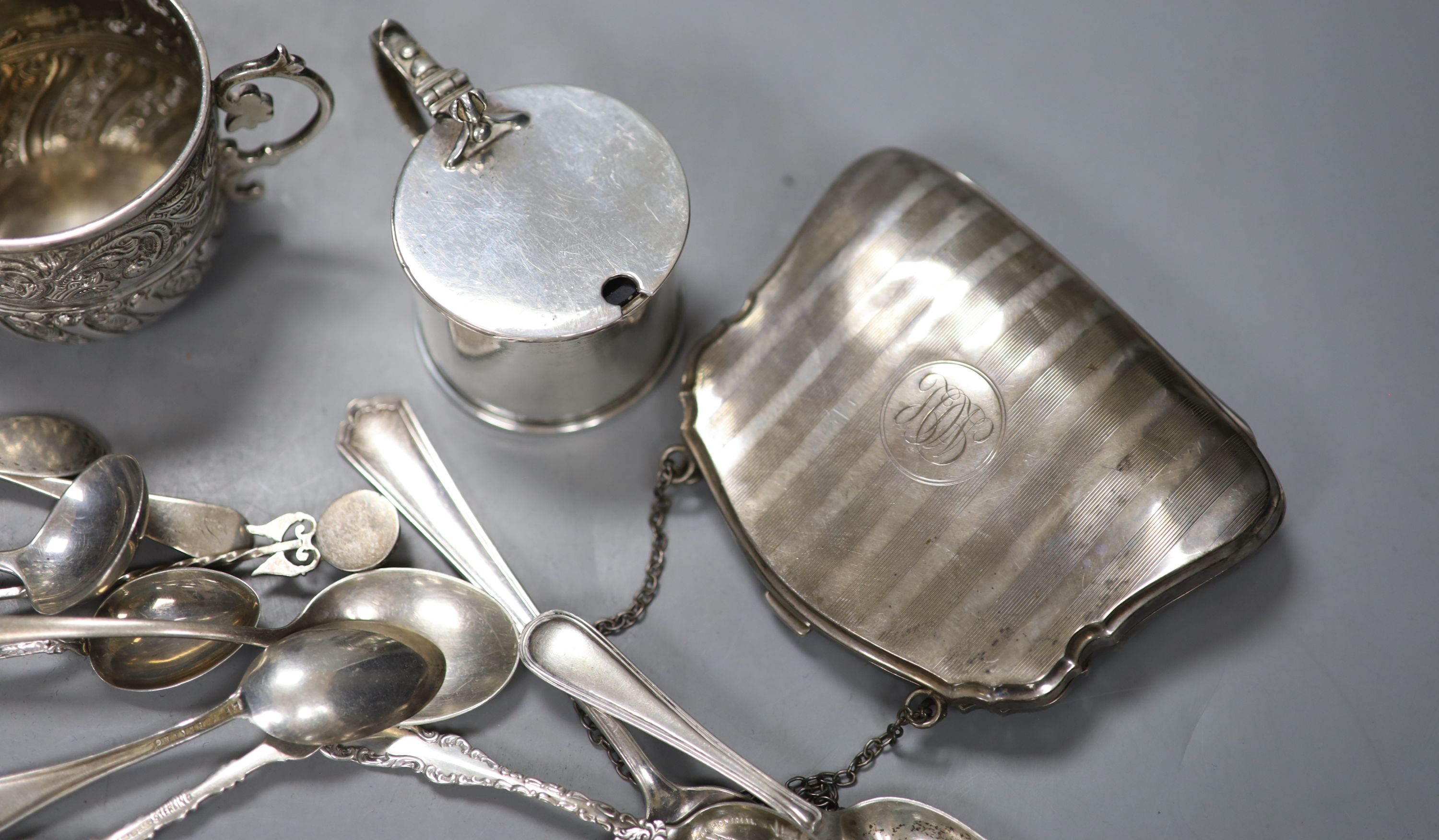 Mixed silver and cutlery.